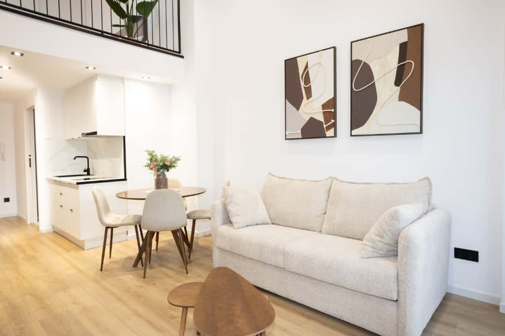 Salón luminoso del apartamento en Dorian Suites