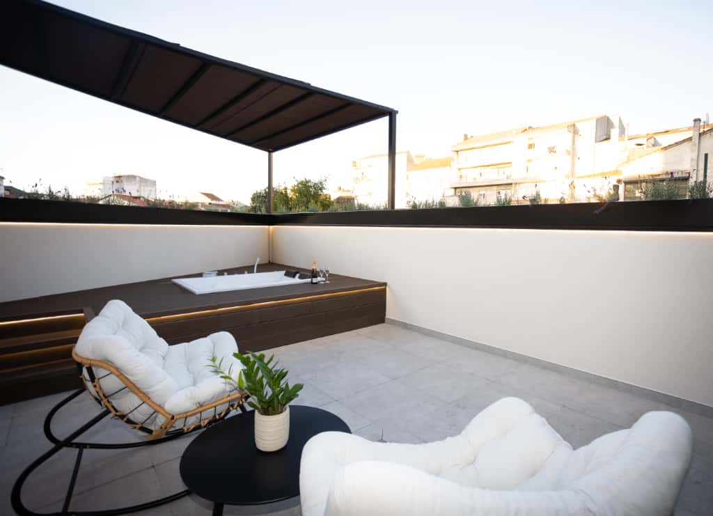 Terraza con bañera de hidromasaje, Dorian Suites